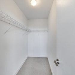 1815 Yonge Street Unit 801 - Walk-in Closet
